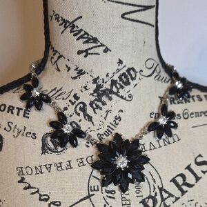 Elegant Black Floral Necklace